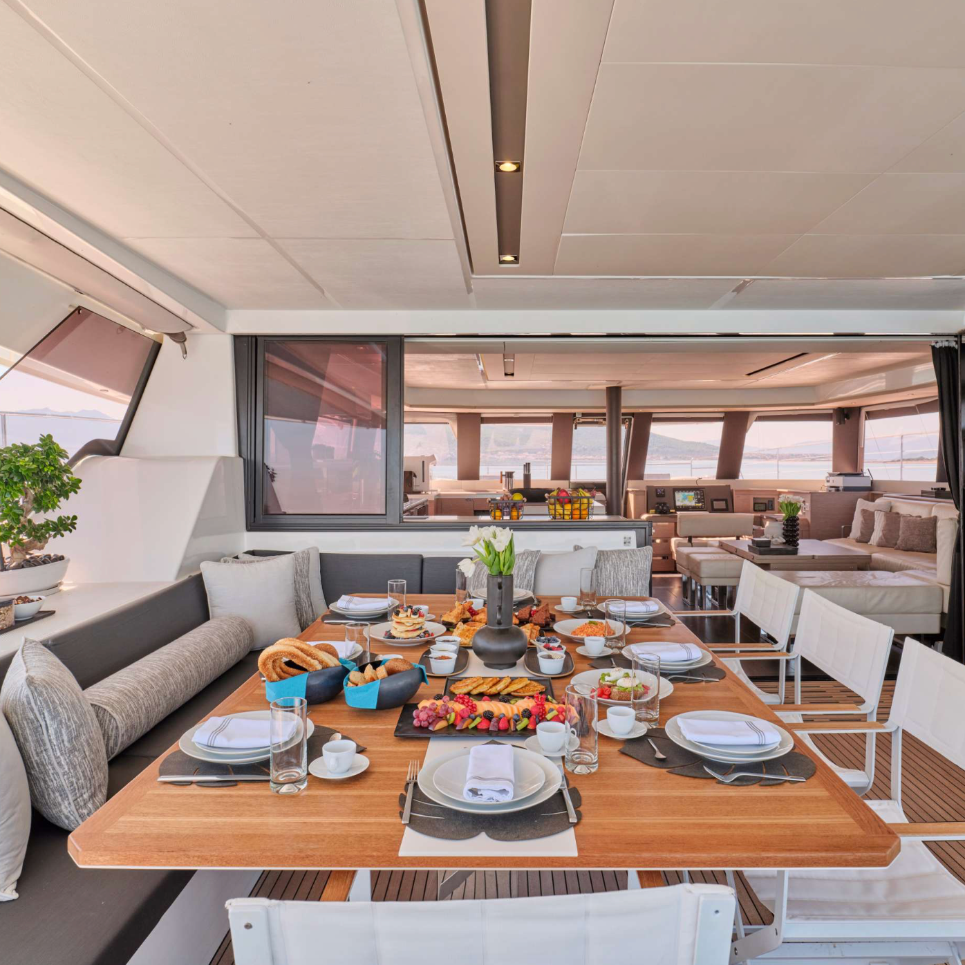 CHRISTAL MIO Fountaine Pajot Power 67